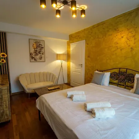 Main Square 5 Star Luxury With View Apartment