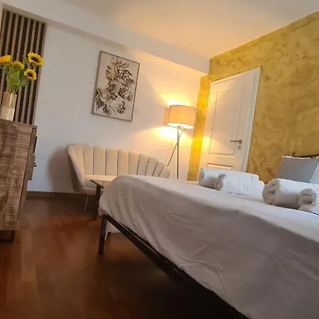 Main Square 5 Star Luxury With View Apartment *