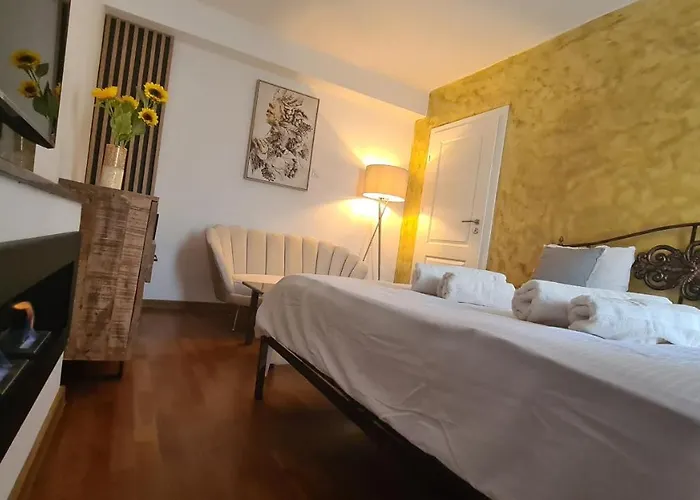 Main Square 5 Star Luxury With View Апартаменты *