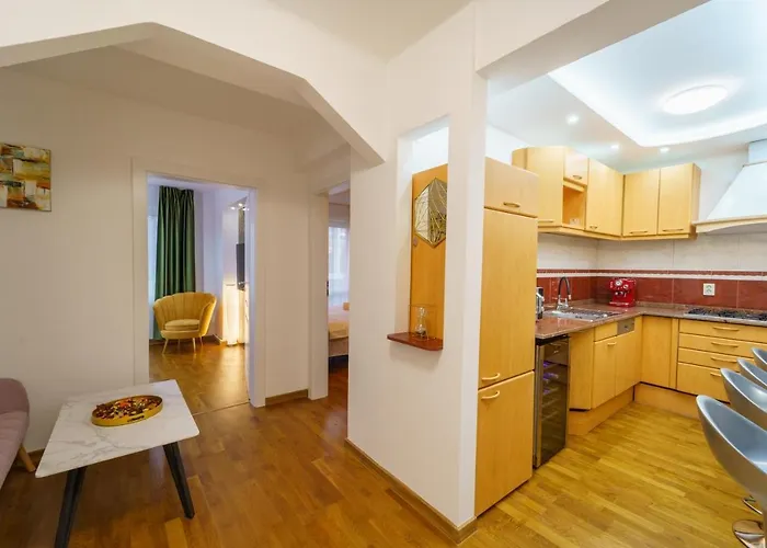 Main Square 5 Star Luxury With View