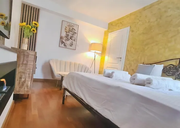 Main Square 5 Star Luxury With View Апартаменты