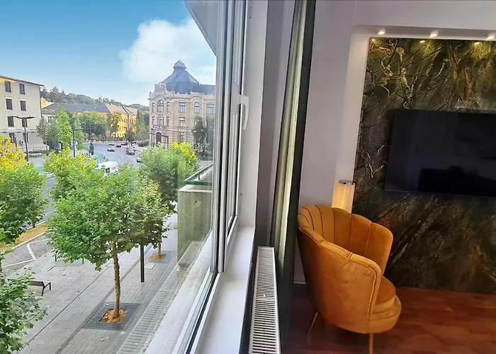 Main Square 5 Star Luxury With View Апартаменты *